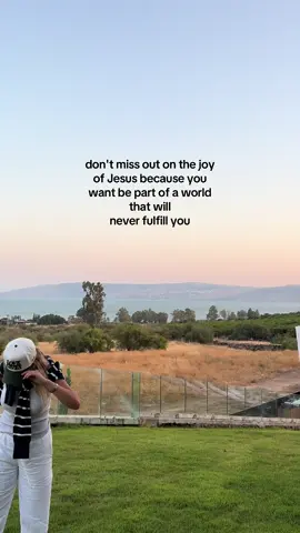 don't miss out on the joy of Jesus because you want be part of a world that will never fulfill you #lovegives #christian #repost #explore #fyp #trending 