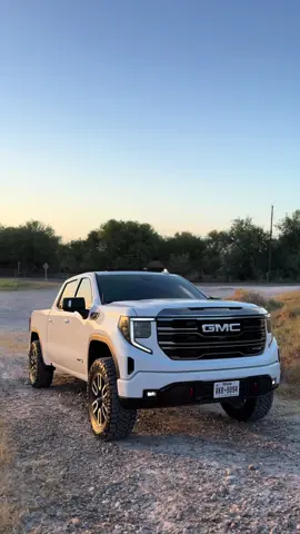 🙂‍↔️#at4 #gmcsierra #nittotires #35s #gm #gmcsierra #fuerzaregida #fypシ #trucktok #sunset #sundayfunday #sierra1500 #camionetas4x4 #trocasmamalonas #trucksoftiktok #bubbatruck🌾 #texas 