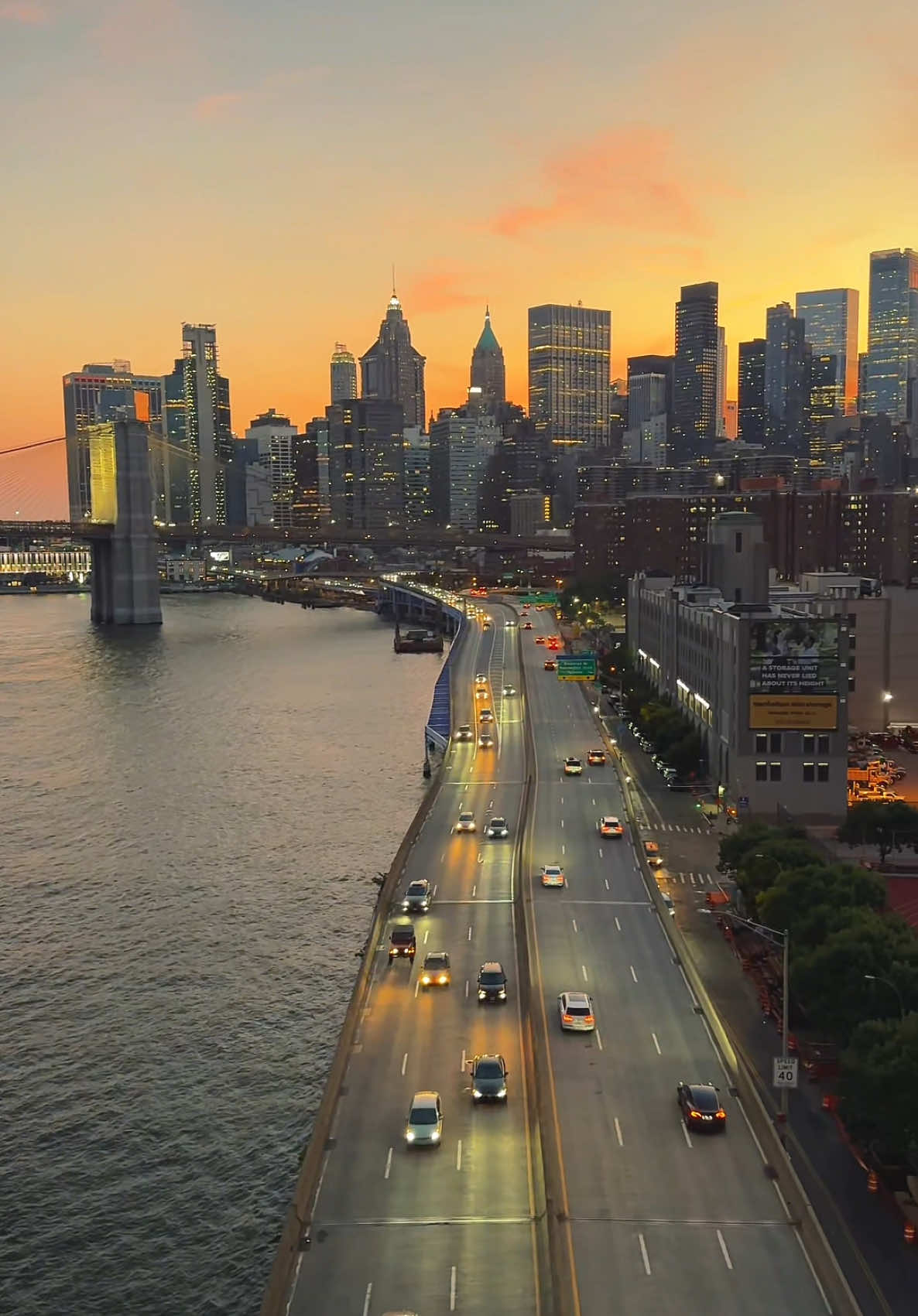 Manhattan Bridge views that make you fall in love with NYC all over again 🗽 ✨ #ManhattanBridge #NYCViews #NYC #NewYorkCity #CityVibes #SkylineViews #NYCLife #UrbanViews #TravelNYC #Cityscape