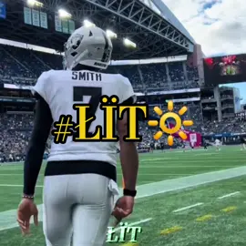Geno Smith gonna be moving different this season ‼️🐐 #ŁÏT🔆 #liliceteam #genosmith #raiders #petecarroll #coach #quarterback #nfl #football #lasvegasraiders #oaklandraiders #edit #mvp #mix #seahawks #jamarcusrussell #fan 