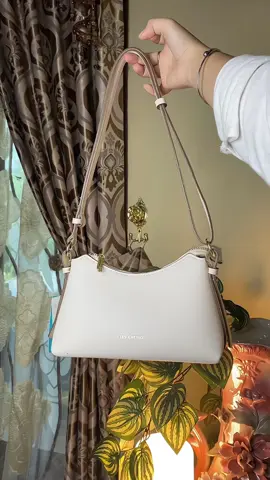 157. Tas selempang wanita #handbagwanita #tasselempangelegan #tasselempangwanita #shoulderbagwanita #taswanitaelegan #tasselempangterbaru #handbang #shouderbagwanita