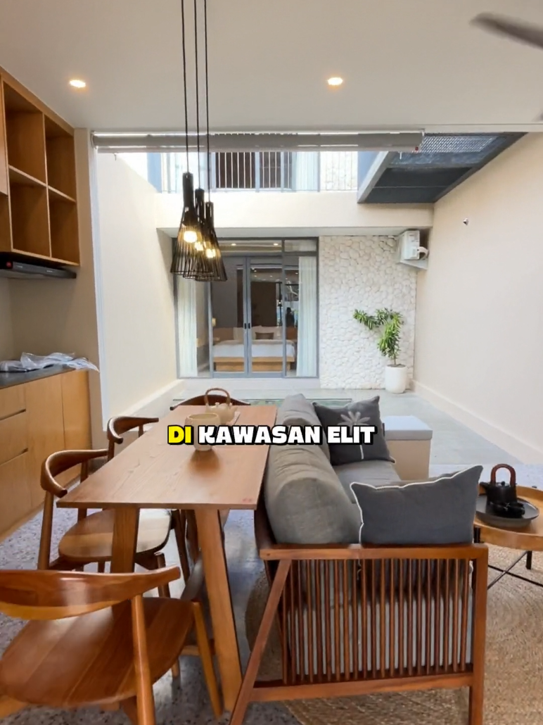 Villa Ready di Kawasan Eliite Jimbaran! Tesedia Satu Unit Full Furnish✅ 🏡 3 Kamar Tidur • 3 Kamar Mandi 📐 Luas Tanah 97 m² | Luas Bangunan 135 m² 🏊‍♂️ Kolam Renang Pribadi 🛋 Fully Furnished + Bonus PPN 💰 Hanya Rp 3,6 M – langsung siap huni atau jadi mesin cuan investasi! 💵 Lokasi super strategis – dekat resort & beach club kelas dunia! 📍 Surrounded by Luxury: ✅ 3 menit ke Raffles Bali ✅ 4 menit ke Four Seasons Jimbaran ✅ 5 menit ke Rock Bar, Ayana, Jimbaran Beach & Seafood ✅ 15 menit ke Bandara 🔥 Kawasan villa elite + di jalan utama = nilai investasi naik terus! DM/Whatsapp Siwi untuk janjian survey 081999303236