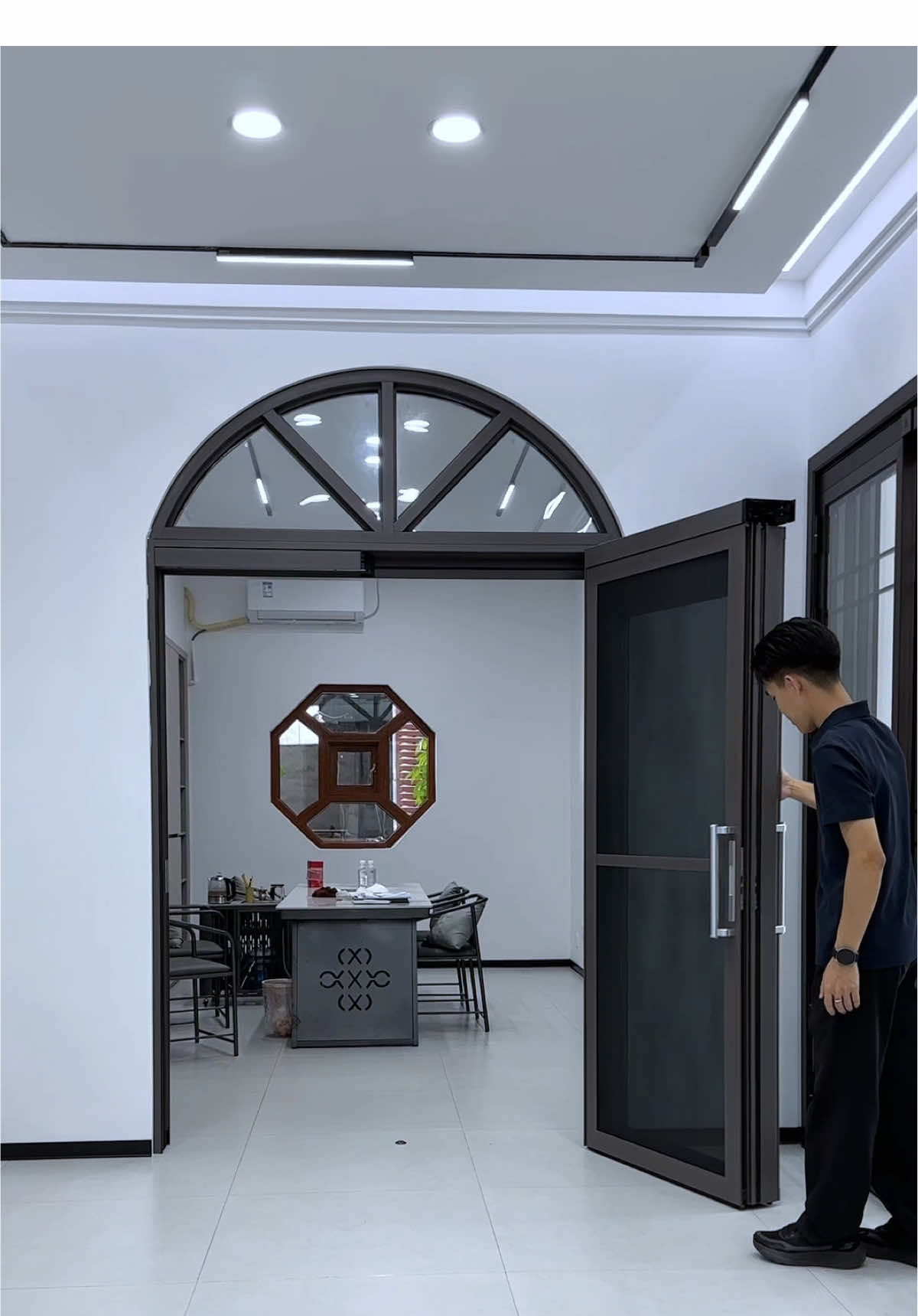 Aluminum glass door without floor track, smooth and provides more usable space#ptdoor #aluminumdoor #Glassdoor #doors #ptdoorfactory 