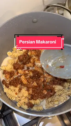 Persian makaroni glow-up 😍🍝 Protein pasta + grass-fed beef + organic tomato magic = gains & comfort in one plate 💪✨ #nutritiontips #PersianFood #glowuptips #pharmaesthetic #ixirhealth 