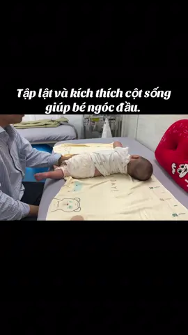 Hôm vừa rồi rồi e có chia sẽ bài tập chỉnh vẹo cổ dc rất nhiều mẹ quan tâm và nt xin clip. Hôm nay e tiếp tục chia sẽ bài tập lật và kích thích bé ngóc đầu. Các mom chú ý nghe bs có giải thích rõ nhé 🥰#embe #vltl #chamcon #embedangyeu #phcn. #chậmpháttriển 