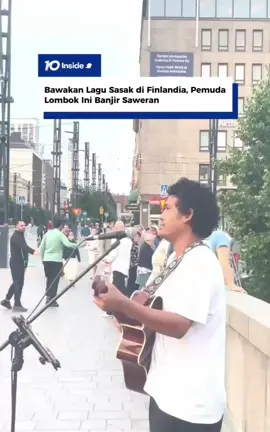 Momen seorang pemuda asal Lombok mendapat saweran saat membawakan lagu Sasak (Bahasa Lombok) di Finlandia.  Sumber : @hailotim