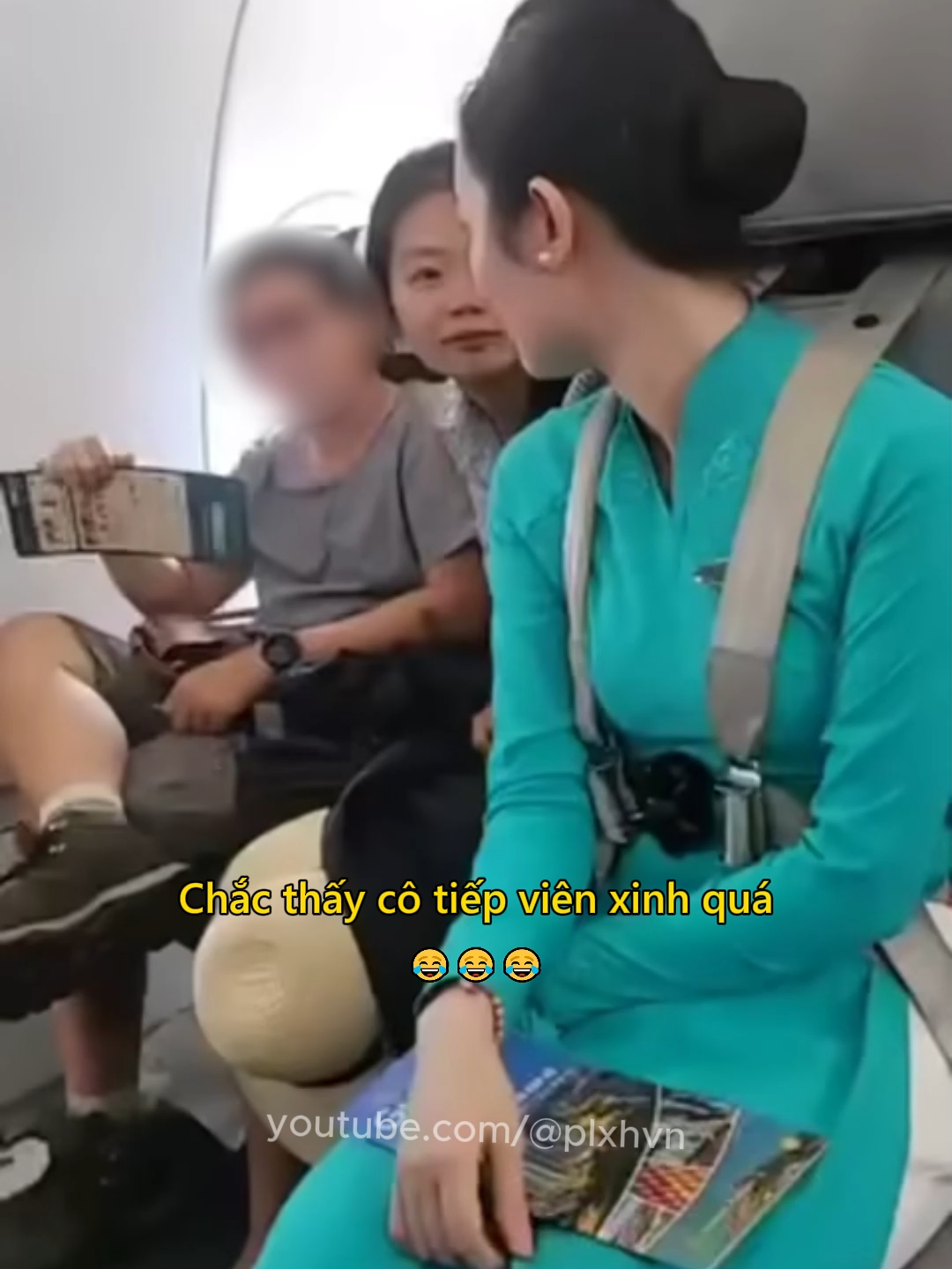 Chắc thấy cô tiếp viên xinh quá 😂 #gaixinh #xinhgai #girlxinh #vanhoa #vietnamairlines #xahoi #plxhvn #phapluatxahoi #tiepvienhangkhong
