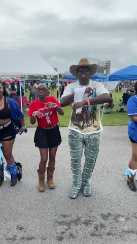 Linked up with @Line Dancing With Terressa and the @THE 9ONE9 STEPPAZ 🕺🏾🕺🏾🕺🏾 #MikeClarkJr #KeepOnSteppin 