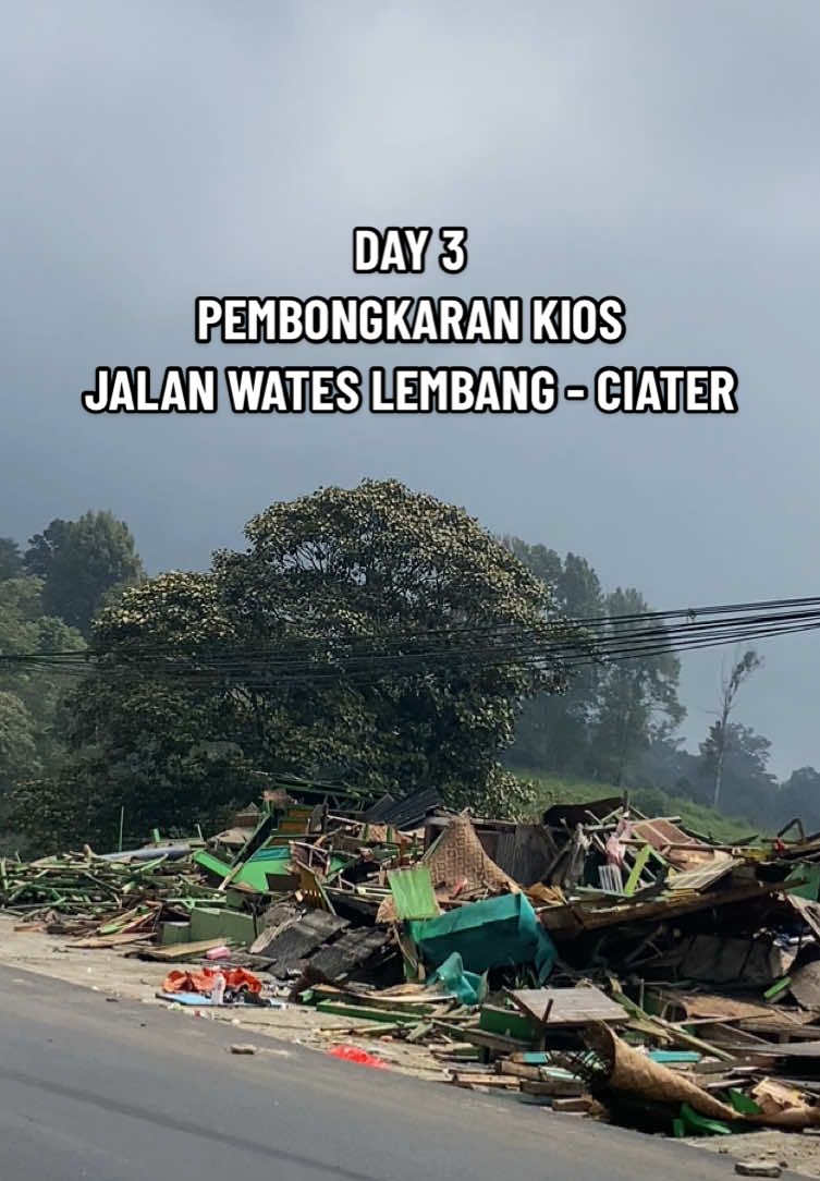 Hari ke 3 situasi pasca pembongkaran kios sepanjang jalan Wates Lembang - Ciater ,kita doakan semoga tergantikan dengan yang lebih baik🙏.                   #wates #ciatersubang #lembang #bongkar #kios #pembongkaran #penertiban #tanjakanemen #berita #beritaterkini #viraltiktok #fyp #fyppppppppppppppppppppppp #xcbza #kangdedimulyadi #kiospedagang @kangdedimulyadi 