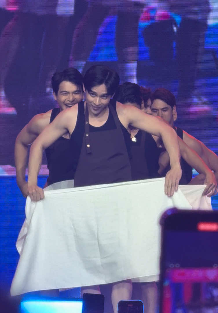 PINOY BIG BOYS [ mainly @ralph de leon fan cam 🥵]  #fyp #foryoupage #PBBCollab #PBBColLoveConcert #PinoyBigBoys #RalphDeLeon 