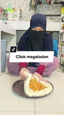 Cilok megalodon buat mukbeng my caroge #unikleen #unikleenclothstainremover #unikleenpembersihnoda 