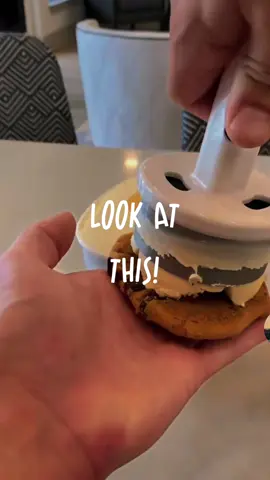 Perfect ice cream sandwiches with zero prep. 👌🍦🍪 #icecream #icecreamsandwich #icepo #icecreamscoop #momtok #momlife #MomsofTikTok #momhack #kitchengadgets #dreamfarm #KitchenHacks #sweettreats #dessert 