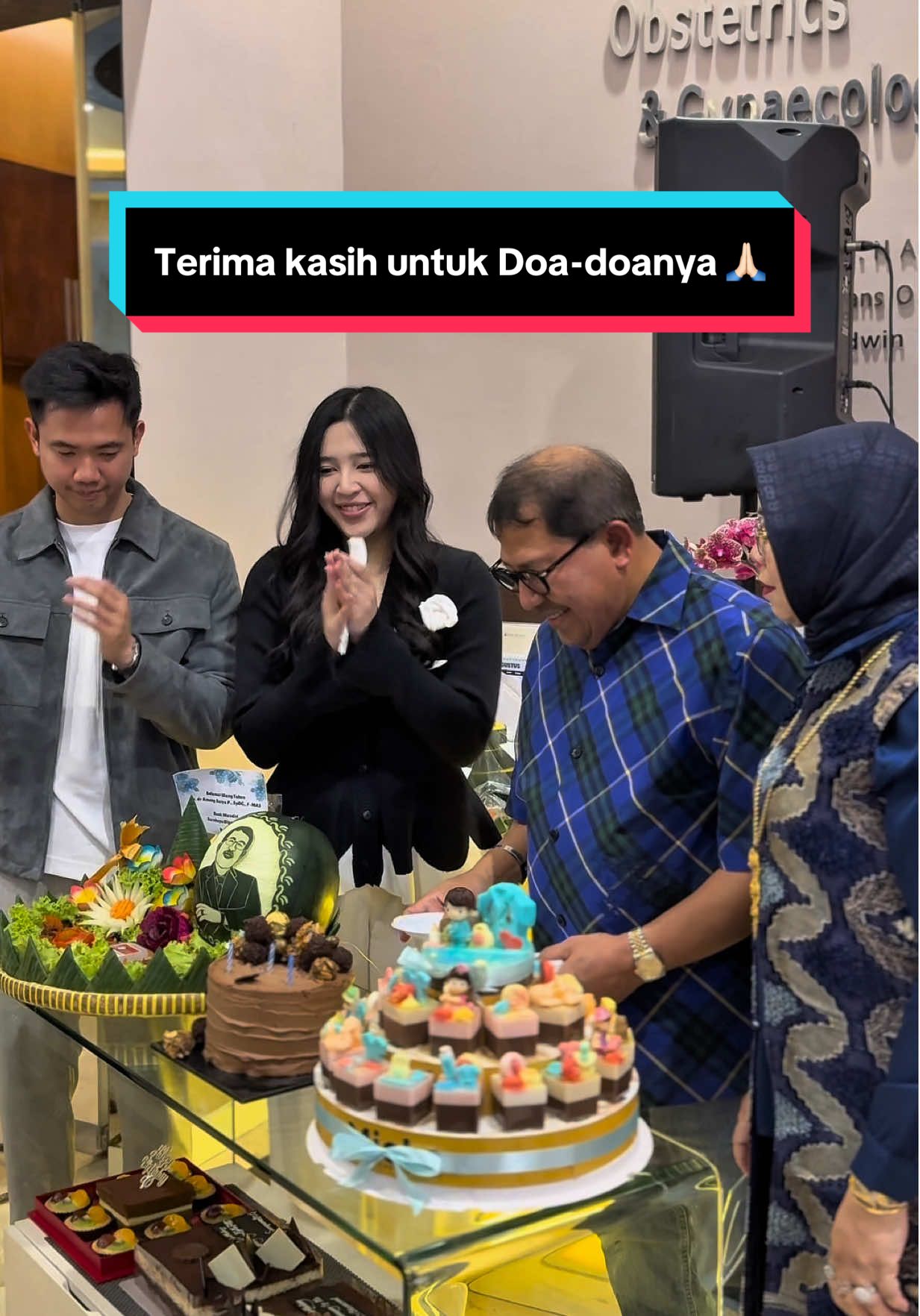 5 Agustus 2025 jadi hari yang spesial buat saya. Bukan hanya karena bertambahnya usia, tapi karena rasa syukur yang semakin besar atas semua nikmat yang Allah berikan. Tahun ini, istri saya tercinta, dr. Lyza, menyiapkan syukuran ulang tahun yang hangat dan penuh kejutan.  Juga terima kasih untuk keluarga, sahabat, dan semua pasien serta pejuang dua garis yang sudah hadir dan mengirimkan doa-doa terbaiknya. Semoga di usia ini, saya bisa terus sehat, bermanfaat, dan jadi bagian dari perjalanan banyak pasangan menuju hadirnya buah hati. Alhamdulillah. #dokterspog #dokterobgyn #ivfjourney #ivfjourneysuccess #fertility #fyp #foryoupage #masukberandafyp #bayitabung #ivf #ASHAIVF #ashaivfinfonesia #fertilityjourney #viral 