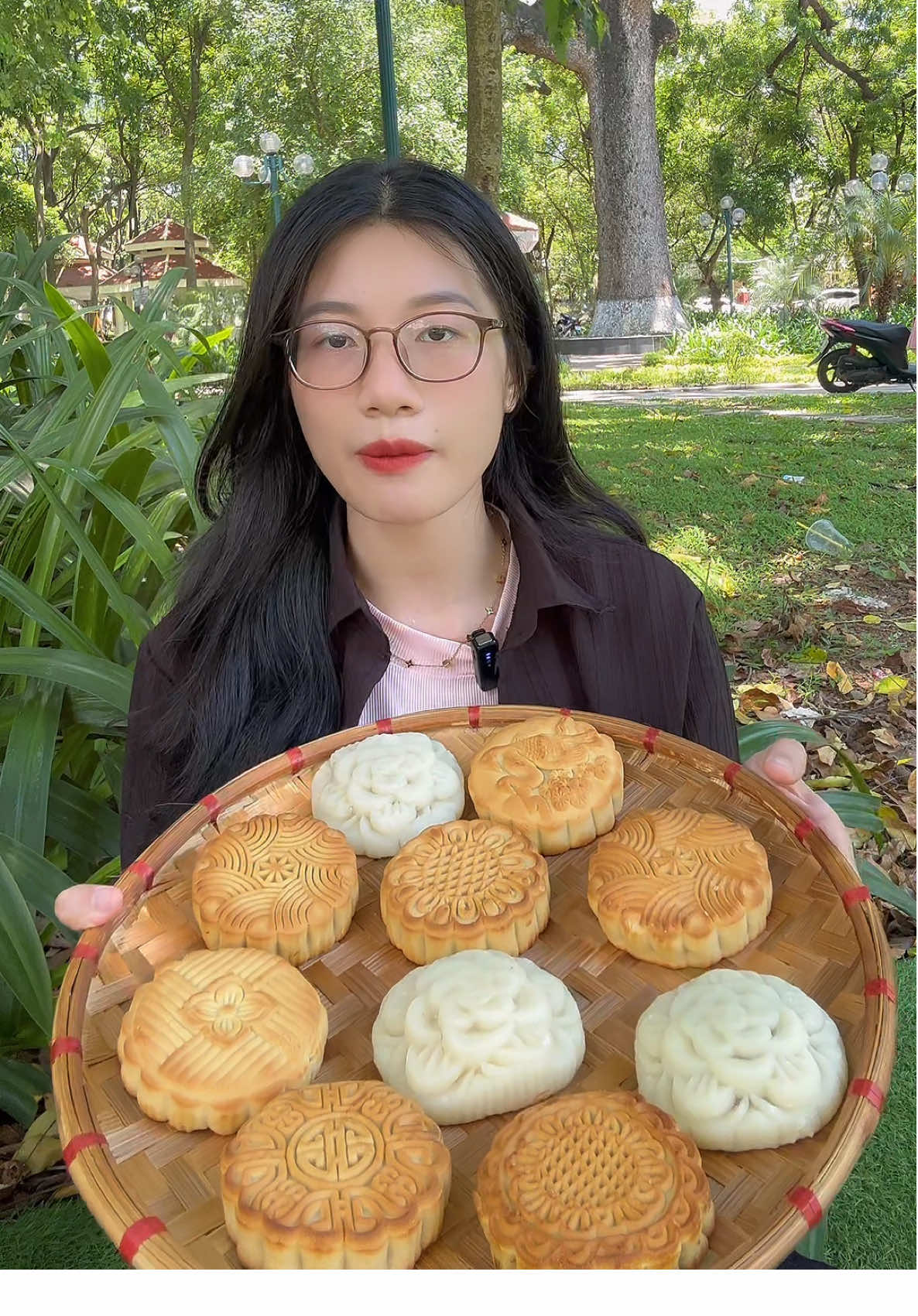 Bánh to 180gram lận nha🤣🤣 #xuhuong #huyenbanhtrungthu #food #banhtrungthu #banhtrungthutruyenthong #banhtrungthuthanhdung #combo 