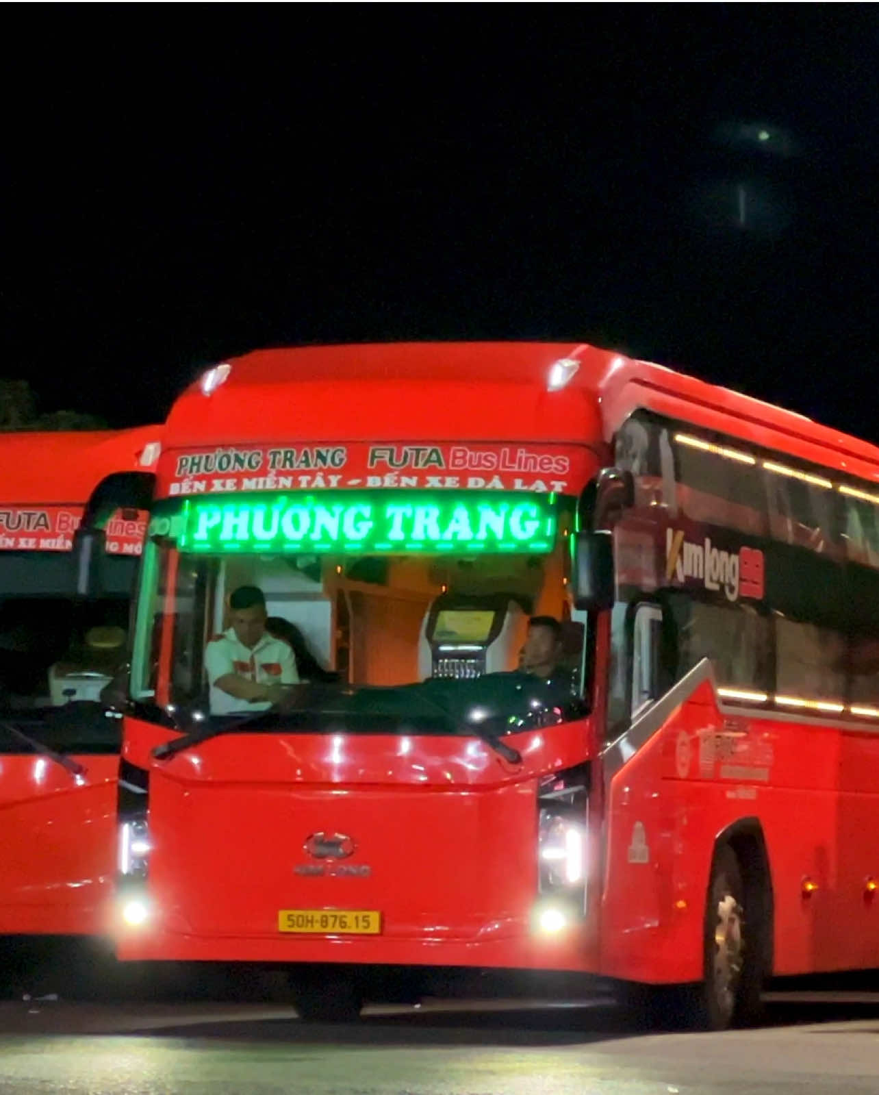 FUTA KimLong G34 |Hãy tìm điểm khác biệt của chiếc này 😎🤣 ĐÀ LẠT - SÀI GÒN .50H-876.15(113) #futabusline #xuhuong #xekhachvietnam🇻🇳 #futabusline_19006067 #xh #futabuslines #xekhachphuongtrang #phuongtrangfutabusline #xuhuongtiktok 