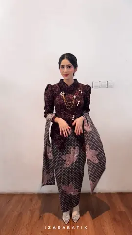 Kebaya Janggan Devina fukuro join the trend 🥰🥰 #OOTD #hijab #ootdhijab #outfit #outfitideas #kebaya #couple #kebayalamaran #kebayawisuda #kebayamodern #trend #trending #izarabatik 