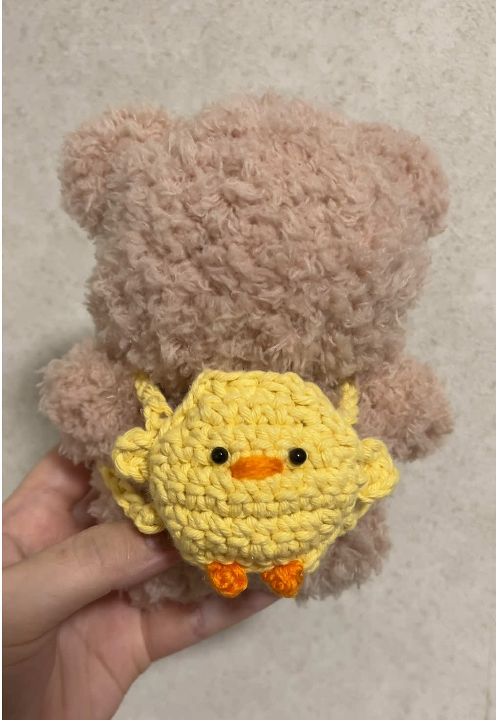 ひよこリュック🐥 持っているぬいのサイズでつくれるからすごく特別でオリジナルな物が作れるよ💖 #あみもの #編み物  #編み物好き #編み物女子  #リュック #ひよこリュック #fyp