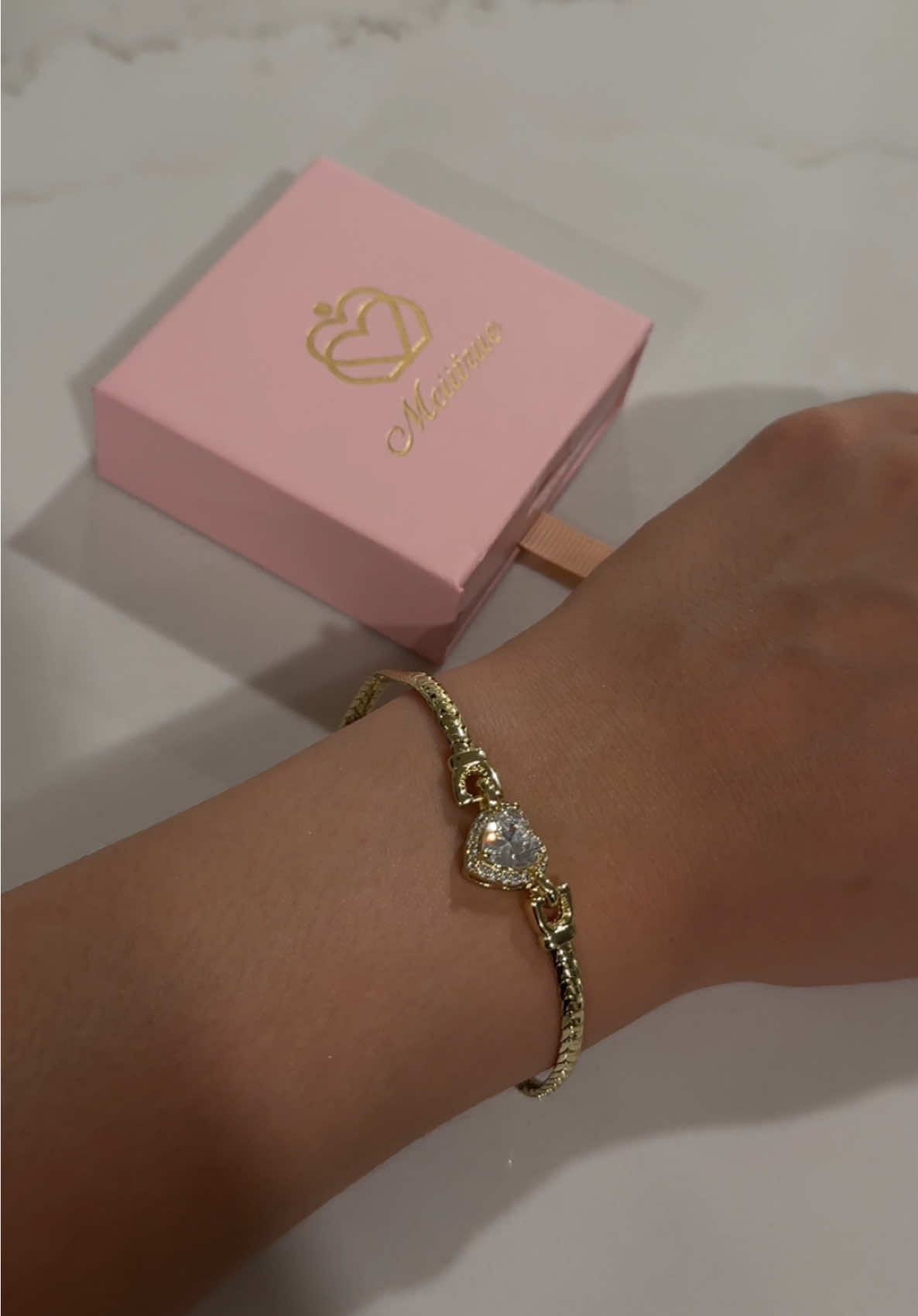 when you need that extra sparkle ✨💖 #goldbracelet #daintyjewelry #jewelrytok #minimalistjewelry #tiktokmademebuyit #heartbracelet #zirconiajewelry #giftsforher #14kgoldplated #trendingjewelry