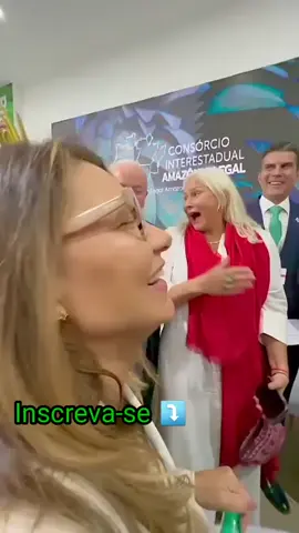 Presidente Lula encontra Fafá de Belém no Egito, que canta Vermelho em comemoração a vitória.