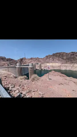 Stopped at the Hoover Dam on the way home. Pictures by @BunniDudels #hooverdam 