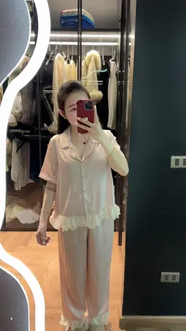 Em chẳng có gì ngoài có 102...