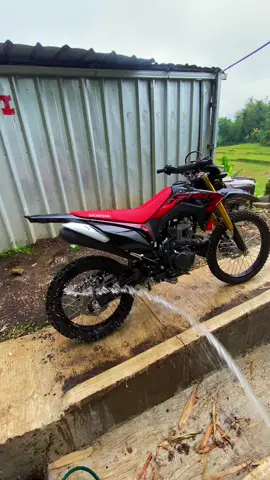 abis touring cuci dulu#crf150l #crf150supermoto #crftrabas 