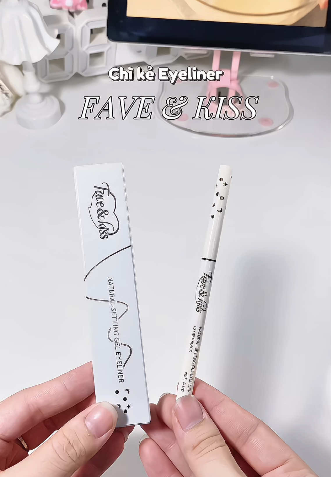 Mấy bà mới tập makeup thì tham khảo em chì kẻ eyeliner nhà Fave&Kiss này nè💋 #faveandkiss #favekiss #chikeeyeliner #Eyeliner #xuhuong #makeup #makeuptutorial #lamdep #tapmakeup #learnontiktok 