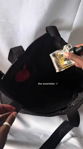 the compartments in this bag 🥰🥰🥰 #whatsinmybag #totebag #totebagwithpockets #sustainablefashion 