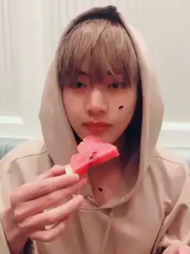 versi taehyung 😝.  #taehyung #kimtaehyung #fypシ #btsarmy #fypage #taehyungedit #kpop 
