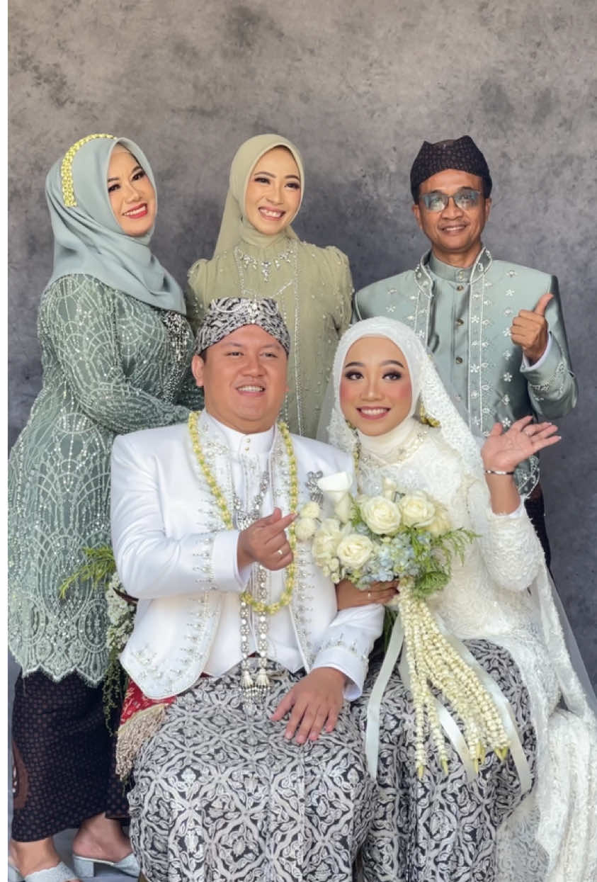 From dating to wedding — what a glow up✨ #weddingcontentcreatorjogja #WeddingContentCreator #POVNikahan #NaturalMoments #weddingcontentcreatorponorogo #akadnikah 