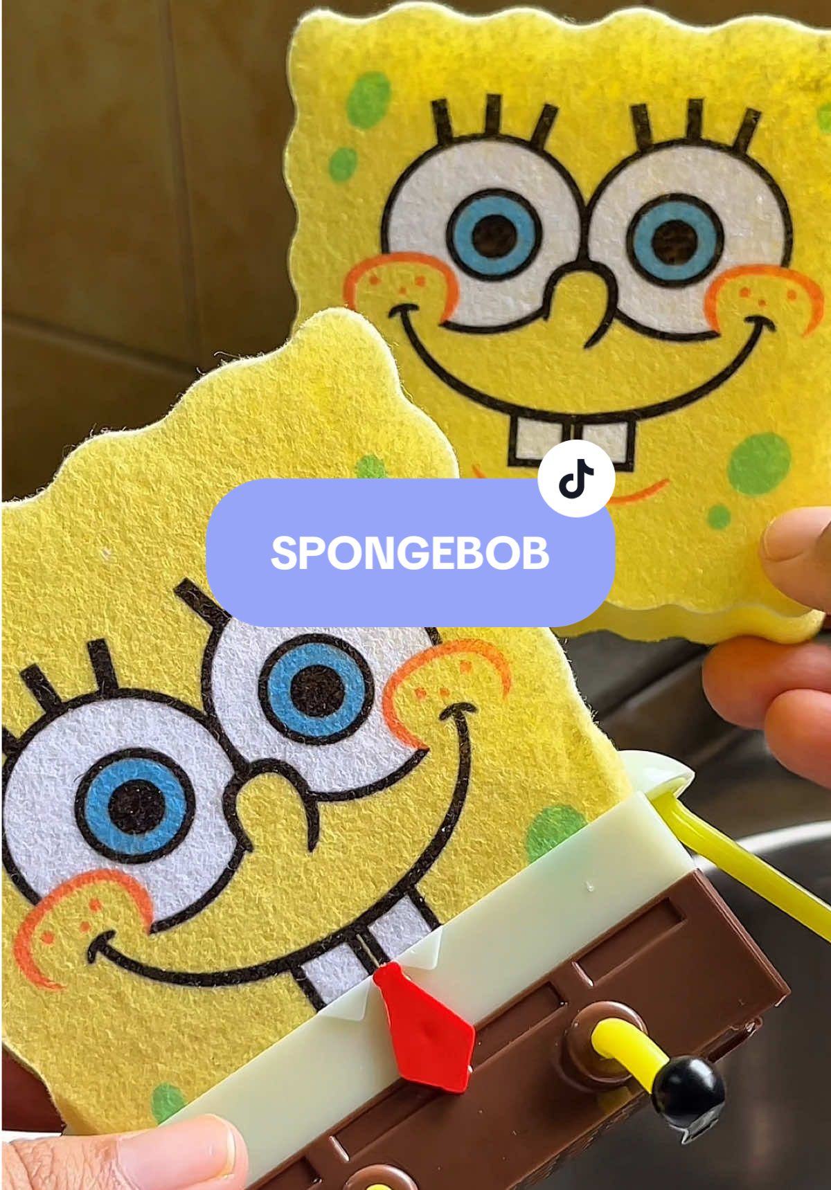 Comel wehh span spongebob niii 😍😍 banyak je buih pakai basih pinggan bersihh nokkk 👍🏻
