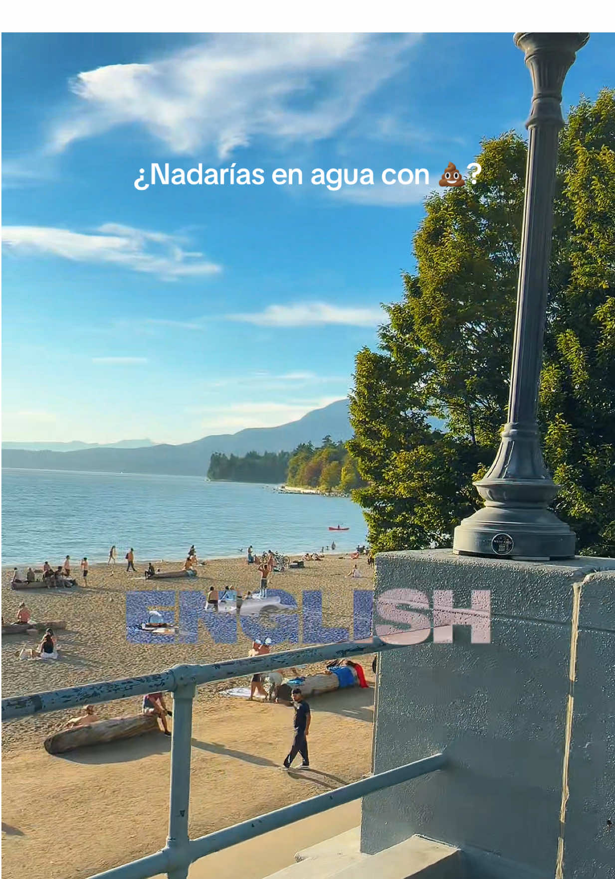 🌅 English Bay, Vancouver — la playa favorita de mi esposa ❤️🏖️. Entre sus atardeceres dorados y el ambiente relajado, es imposible no enamorarse del lugar… salvo que te dé cosa meterte al agua como a mí 😂 (aunque me paguen 💸, ¡dicen que hay E. coli! 💩 💩). Perfecta para caminar por la orilla, ver cómo la gente se avienta a nadar, disfrutar un picnic y terminar el día con uno de los sunsets más bonitos de Canadá. 📍 Ubicación: Downtown Vancouver ✅ Ideal para: familias, parejas, viajeros y amantes de las fotos épicas.