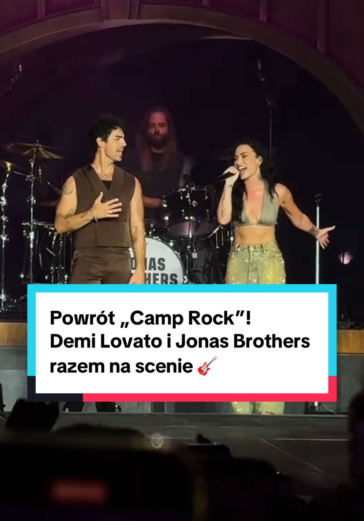 Demi Lovato zaskoczyła fanów, dołączając do Jonas Brothers podczas pierwszego koncertu trasy JONAS20 i wykonując na żywo hity z „Camp Rock” 🎸 #camprock #demilovato #jonasbrothers #joejonas #koncert #concert #film #kino #movie #cinema #f#reunion #filmweb 