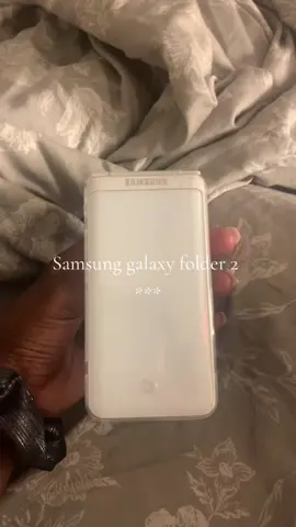 This is my first video showing my Samsung galaxy folder 2 🎀#fliphone #samsung #fyp #fypシ #fypシ゚viral  #fyppppppppppppppppppppppp #cute 