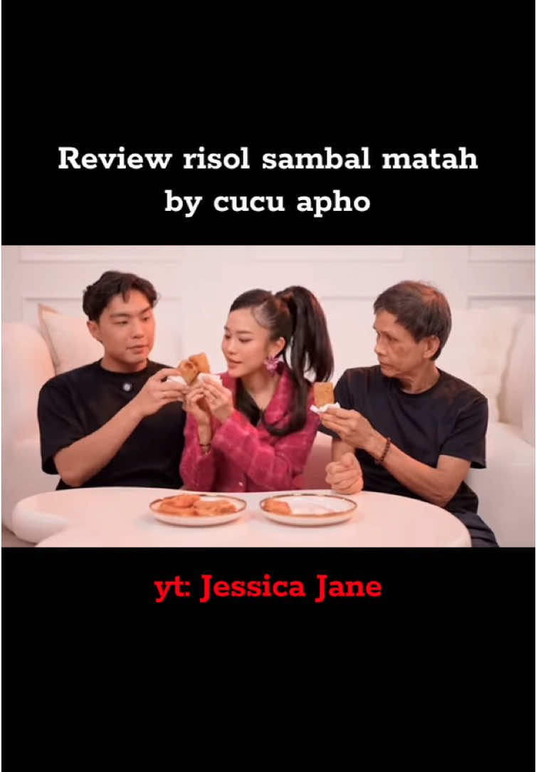 Jessica Jane review risol sambal matah jualan cucu apho🤤 #jessicajane #erwin #viral #risol 