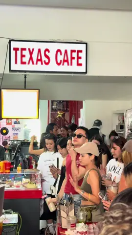 🥤 TEXAS CAFE Chiangrai 📍ถนนหลังเซ็นทรัล  ตรงข้ามศูนย์รถไทรอั้ม ⏰ OPEN : 10.00-19.00 ⚠️GPS : https://maps.app.goo.gl/kp5RpnyikMAJvyy88?g_st=com.google.maps.preview.copy #texascafe #sneakers #sneakerhead #streetwear #nike #คาเฟ่ #คาเฟ่เชียงราย  #sneakersthailand #cafe #cafechiangrai #ร้านขายรองเท้า #เชียงราย #เท็กซัสคาเฟ่เชียงราย #texascafechiangrai #chiangrai #thailand 