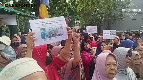 Bekasi, koresponden.id -  Warga dan Jamaah Masjid Raya Jatimulya melakukan aksi penolakan, terhadap pembangunan Kantor Kelurahan Jatimulya yang akan dibangun di lahan penunjang lingkungan Masjid Raya di Rw.015. Aksi tersebut berlangsung di Masjid Raya Jatimulya, Jl. Raya Jatimulya, Kelurahan Jatimulya, Kecamatan Tambun Selatan. Senin (11/08/2025) pagi. Pemerintah Kabupaten Bekasi melalui Camat Tambun selatan Sopian Hadi mengatakan bahwa pihaknya akan tetap mendirikan kantor Keluarahan Jatimulya di lahan fasum tersebut dengan mengambil langkah-langkah strategis. 
