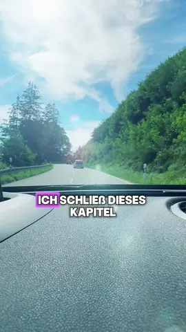 Manchmal bedeutet Liebe loszulassen… Nicht, weil es mir egal ist, sondern weil mein Herz langsam daran zerbricht. 💔 Ich trage unsere Erinnerungen wie kostbare Schätze in mir, Momente, die mein Leben schöner gemacht haben, als ich es je beschreiben könnte. Danke, dass du da warst, als ich am Boden lag. Danke, dass du mich zum Lachen gebracht hast, als ich dachte, ich hätte es verlernt. Es tut weh, aber die Dankbarkeit ist stärker als der Schmerz. Ich wünsche dir von Herzen nur Glück, Liebe und Frieden, auch wenn ich nicht mehr an deiner Seite bin. 🌙 ✨ #loslassenlerntman #dankbarkeitimherz #herzschmerzheilung #abschiedfürimmer #liebeundfrieden