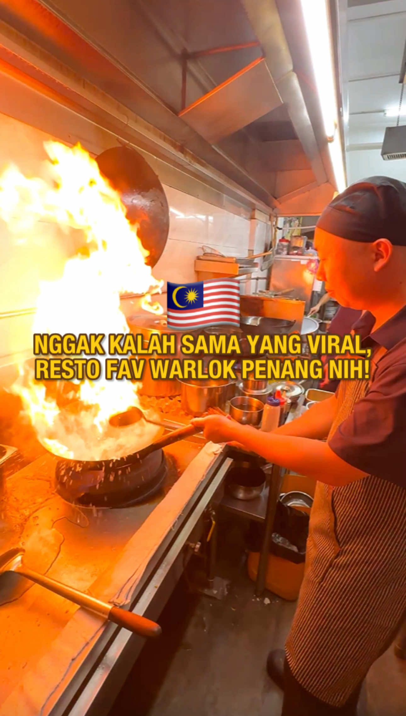Kalau ke Penang pas malam keknya banyak yang sering bingung mau makan di mana, nah kali ini MaMa mau rekomendasikan kalian tempat makan yang mantap untuk bareng keluarga ataupun teman-teman! Kalau ke sini, kalian nggak perlu ngantri, jadi bisa jadi alternatif kalau tempat makan yang terkenal itu lagi ngantri panjang! Pilihan makannya juga banyak dan bervariasi, soal makanan menurut MaMa juga nggak usah diragukan lagi! Buat kamu yang ada rencana ke Penang, L Kitchen ini cocok kali nih jadi alternatif makan malam atau siang kamu! — L Kitchen 170 & 172, Campbell Street, George Town, Penang 11.30-14.45 (siang) 18.00-20.30 (malam) #NonHalal . . #penang #explorepenang #penangfood #penangfoodie #MalaysianFood #malaysiaeats #malaysiatrulyasia #visitmalaysia #exploremalaysia #travelmalaysia #kulinermalaysia #kulinermedan #kulinerjakarta #kulinerbatam #kulinerbali #kulinersurabaya #kulinerbandung #kulinerviral #kulinerindonesia #makanmana #MaMaGoesToPenang