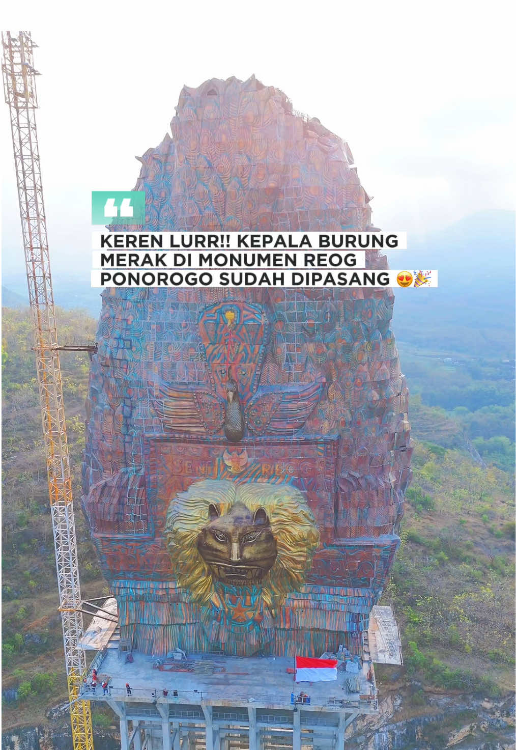 Kepala burung merak di monumen reog ponorogo sudah terpasang lur. Pie menurutmu? Apik kan? 🥰🤏🏻 Pilot drone @BRIAN AERIAL  #ponorogojalanjalan #brianaerialid #monumenreogponorogo #monumenreog #ponorogo24jam 