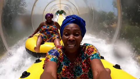 Les tantines au parc aquatique😭 #mamanayo #humour #veo3 #videoviral #toboggan 