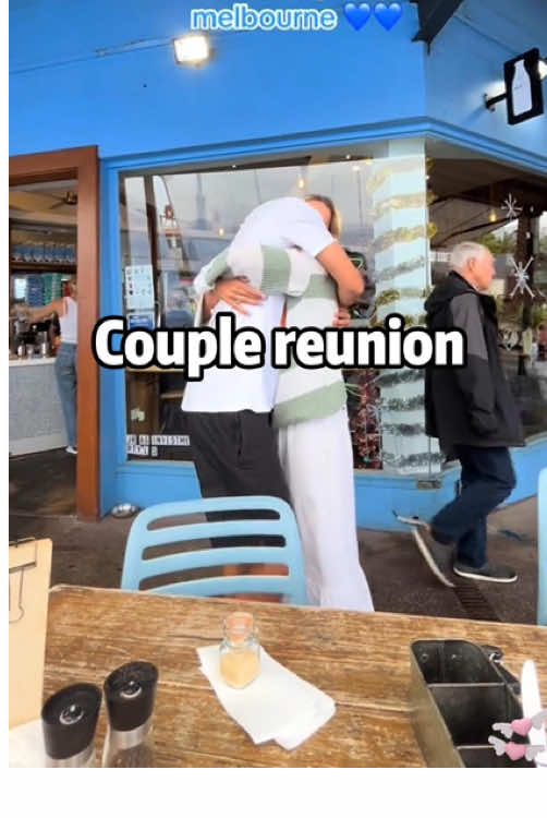 Surprise your long-distance girlfriend #usaus #respect #reunion #familythings #familytime # surprise#girlfriend #couple