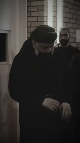 والعباس فيهم ضاحكً