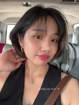 uhuh, yeah she got her short hair again✨
