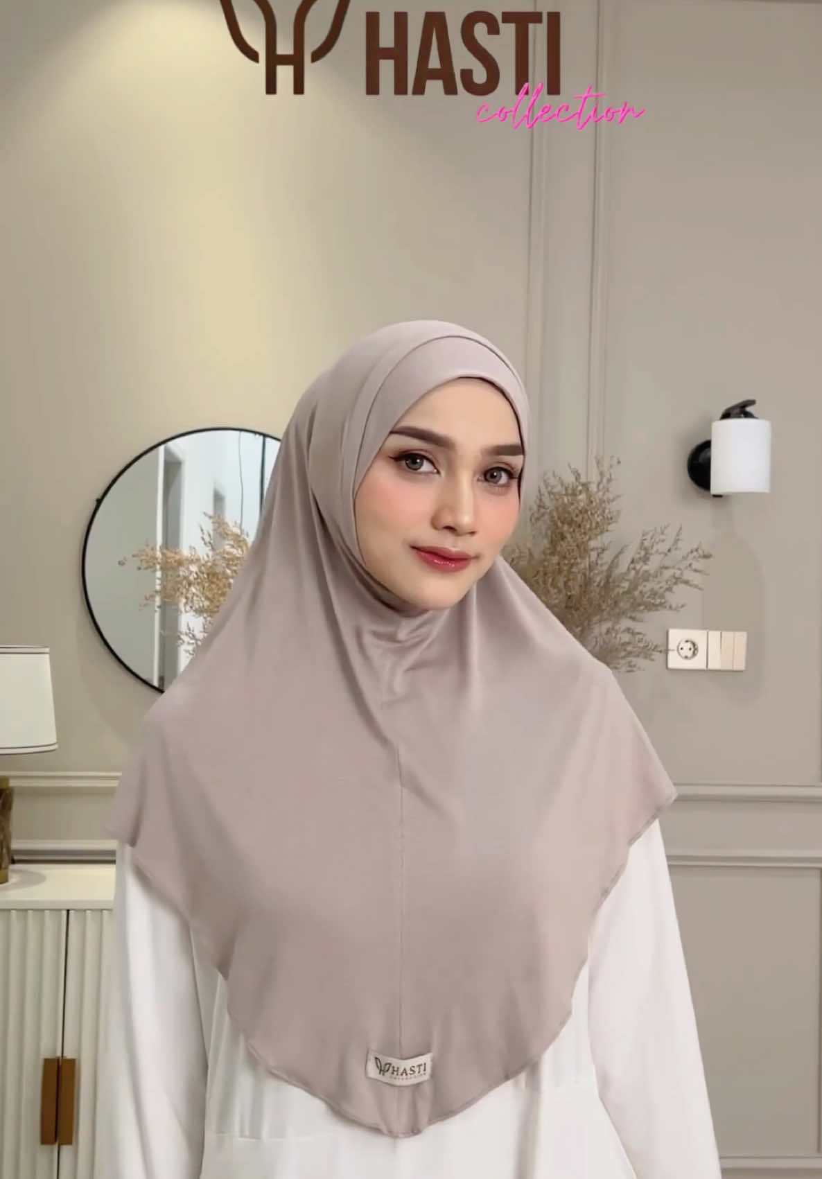 Bergo yang sangat simple tetapi terlihat sangat fashionable, dengan ukuran yang menutup dada membuat hijab ini nyaman di pakai #promomakanmerdeka #bergo #daily #hasticollection #bergomalay #bergokaos 