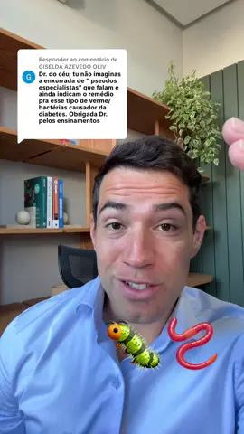 Respondendo a @GISELDA AZEVEDO OLIV Diabetes tipo 2 não é causado por verme no pâncreas — isso é mito. O que realmente acontece é o acúmulo de gordura visceral (aquela que fica dentro da barriga, envolvendo órgãos como fígado e pâncreas) e anos de erros nos hábitos de vida, como: 🍞 Excesso de carboidratos refinados 🛋️ Sedentarismo 😴 Sono ruim 🍻 Consumo excessivo de álcool e calorias Essa gordura extra faz o fígado produzir mais glicose e o pâncreas perder eficiência na liberação de insulina, levando à resistência insulínica e, com o tempo, ao diabetes. 💡 A boa notícia: com alimentação adequada, atividade física e emagrecimento de 5 a 10%, é possível melhorar muito — e até colocar o diabetes em remissão. #DiabetesTipo2 #diabetes #pancreas #vermes