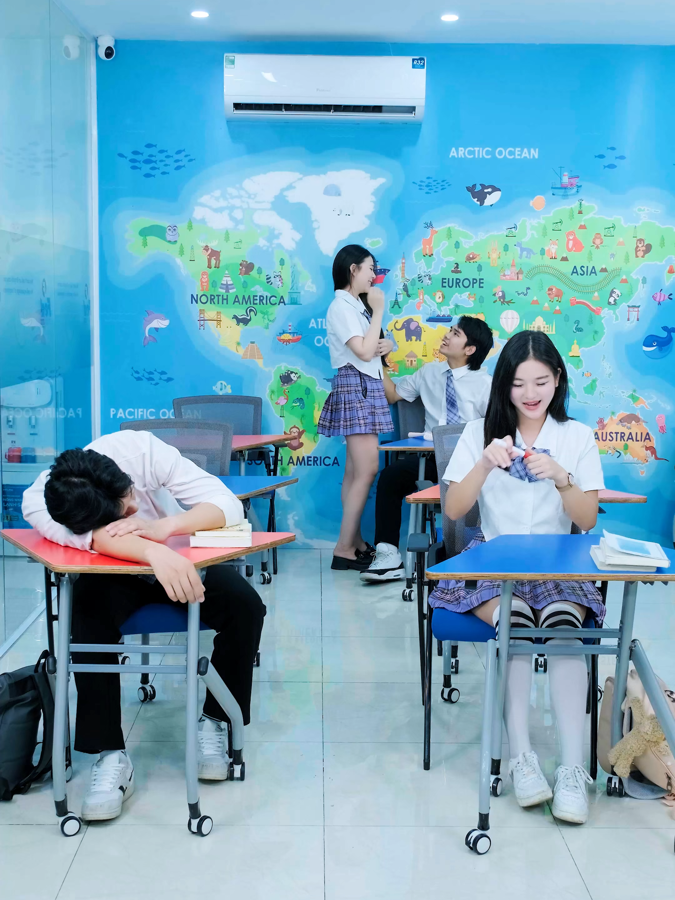 One Tug. One Smile. Now You’re Here 😏❤️#linhchihihi #messyclassroom #linhchihihine #linhchihihihi_