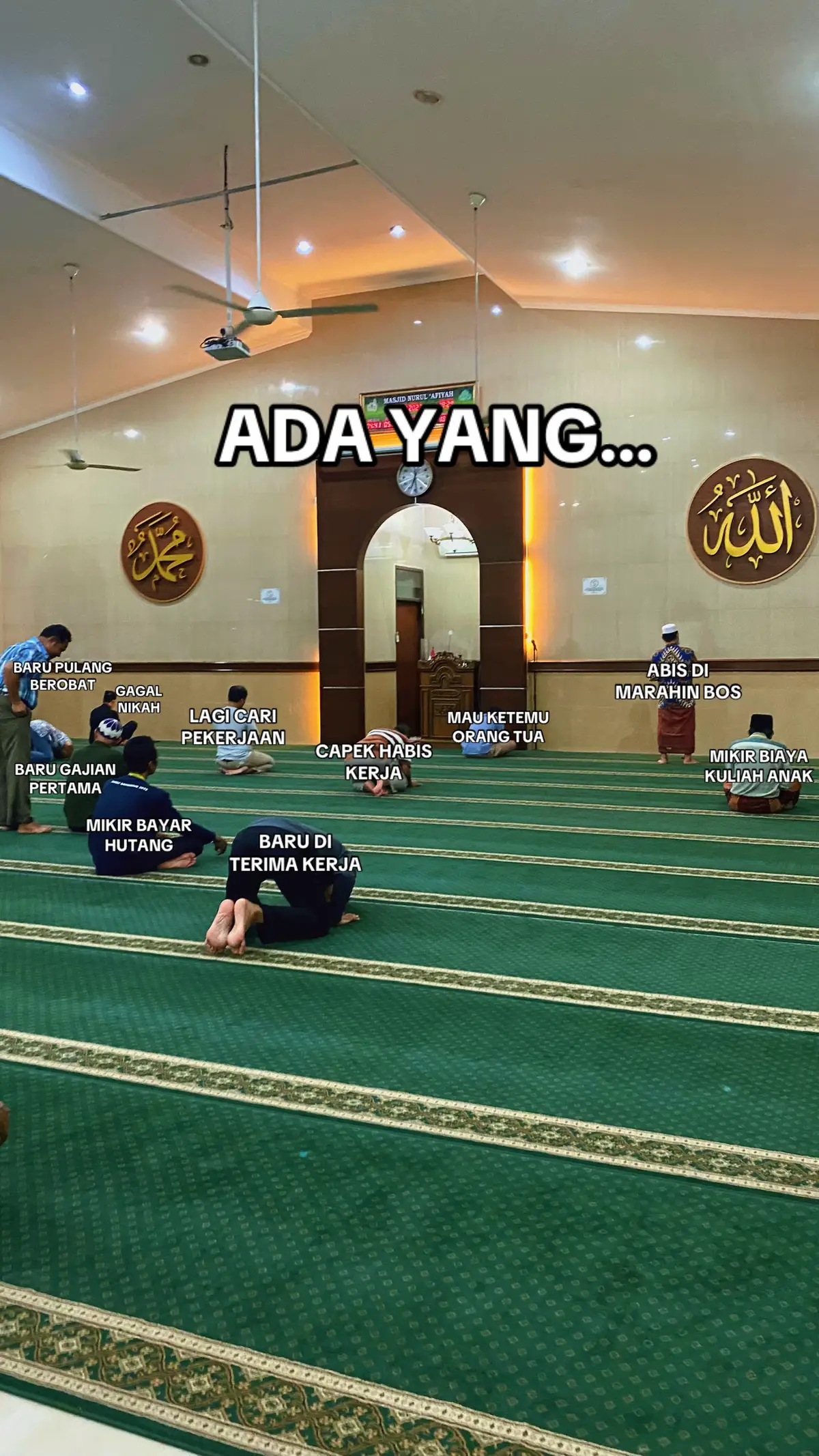 Semua datang dengan ceritanya masing-masing, tapi sujudnya tetap ke arah yang sama . Tempat paling tulus untuk pulang.#pejuangrupiah #hijrahyuk #quoteislam 