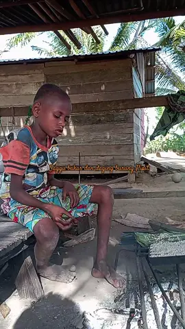 SAGGU MENJADI CIRI KHAS ORANG PAPUA, ATAU MAKANAN POKOK MEREKA SETIAP HARI.___ #pedalamanpapua #sekolahpedalaman #merauke_papua #indonesia #fyp #tiktok #gurupedalaman 