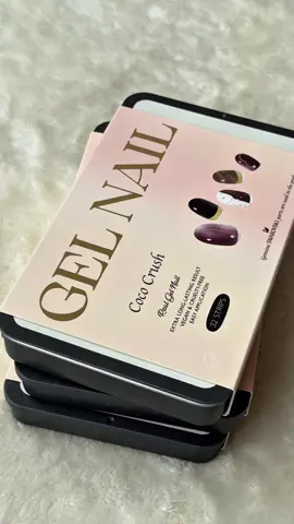 💅✨ Salon-quality nails in minutes with these Solaris gel nails. Fast, easy, and flawless… but at home!  💅✨ Look listo en minutos con estas uñas en gel de Solaris. Rápidas, fáciles y con acabado de salón… ¡pero en casa! #GelNails #NailTok #ManicureAtHome #BeautifulNails #BeautyTips @FOLARIS 플로리스원 